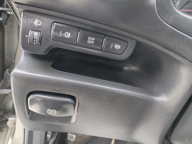 Kia Carens 1.6 CRDI 116кс 6с Климатроник Нави Вс екстри Евро5, снимка 16 - Автомобили и джипове - 53261890