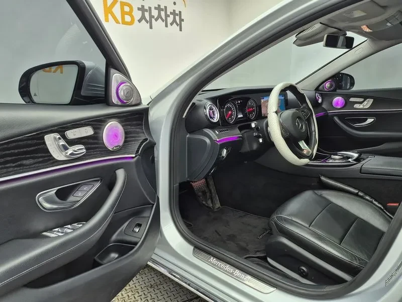 Mercedes-Benz E 220 4MATIC - САМО 30% АВАНС, снимка 12 - Автомобили и джипове - 55429296