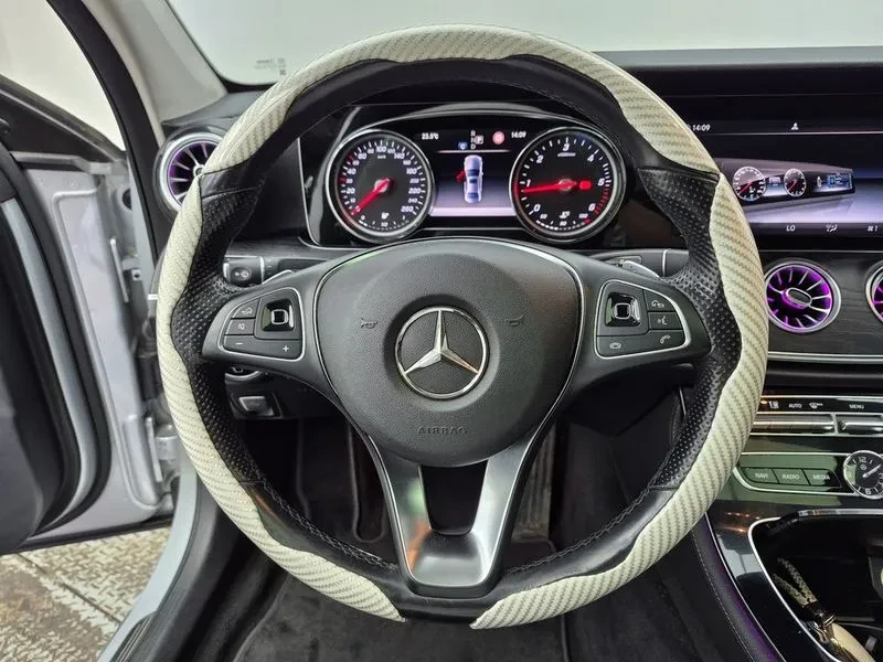 Mercedes-Benz E 220 4MATIC - САМО 30% АВАНС, снимка 13 - Автомобили и джипове - 55429296