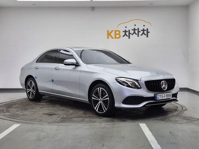Mercedes-Benz E 220 4MATIC - САМО 30% АВАНС, снимка 2 - Автомобили и джипове - 55429296