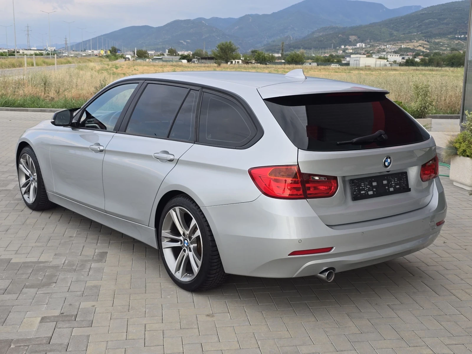 BMW 320 AVTOMAT/DISTRONIK/KAMERA/NAVI/LINE-ASISST - изображение 5