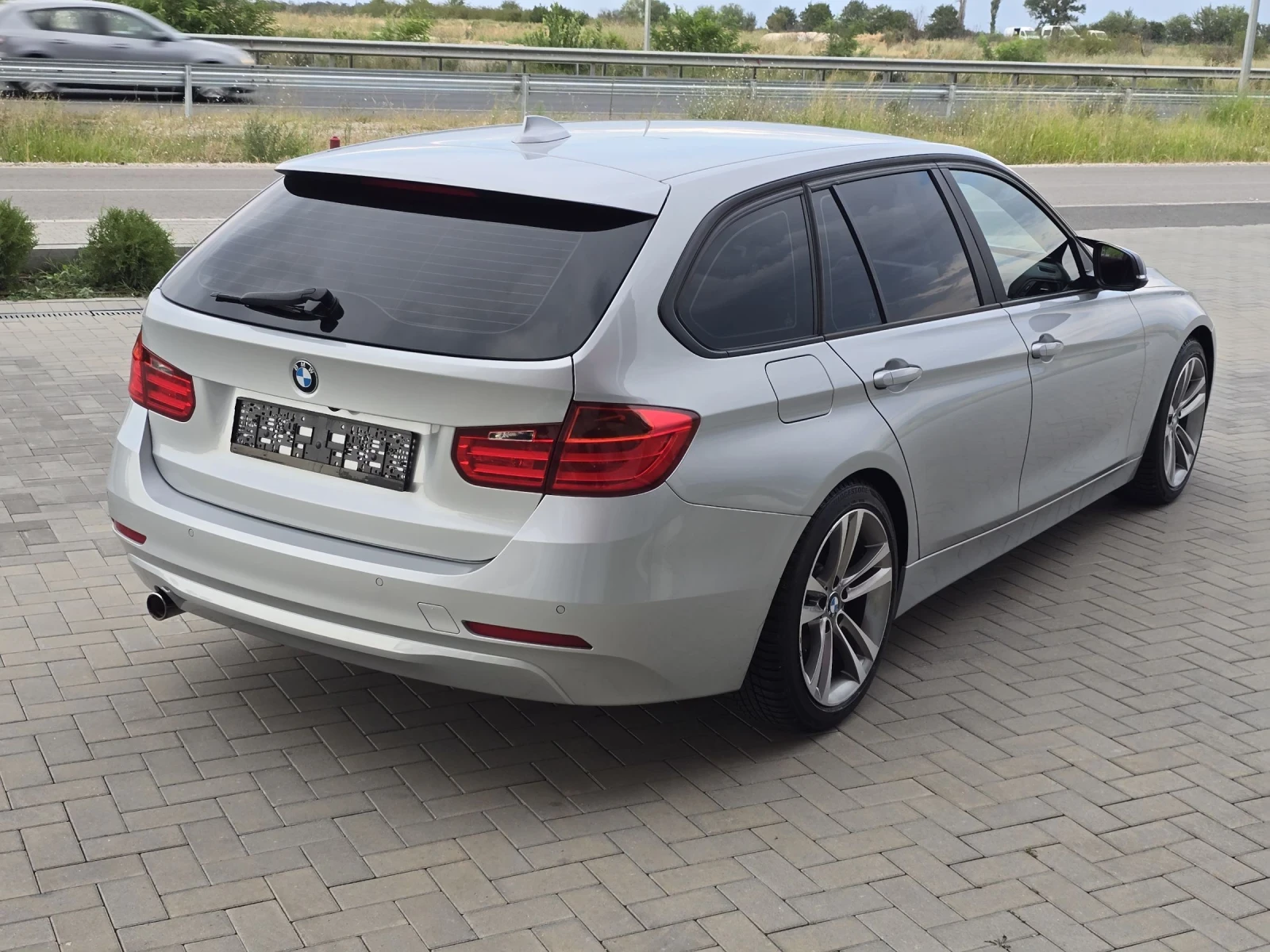 BMW 320 AVTOMAT/DISTRONIK/KAMERA/NAVI/LINE-ASISST - изображение 4