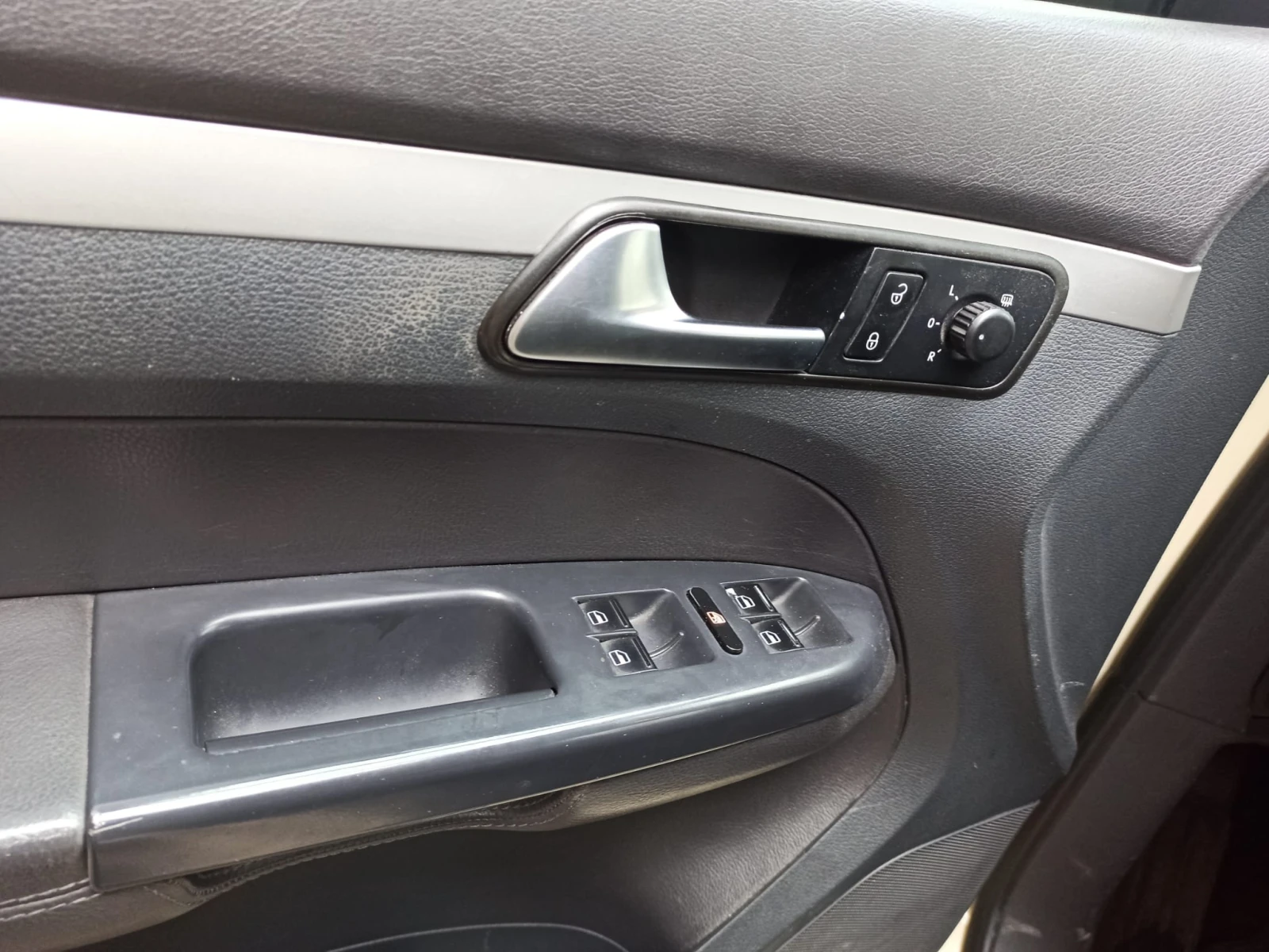 VW Touran 1.6 TDI   7 �����   ���������   �������� | Mobile.bg � ����������� 5