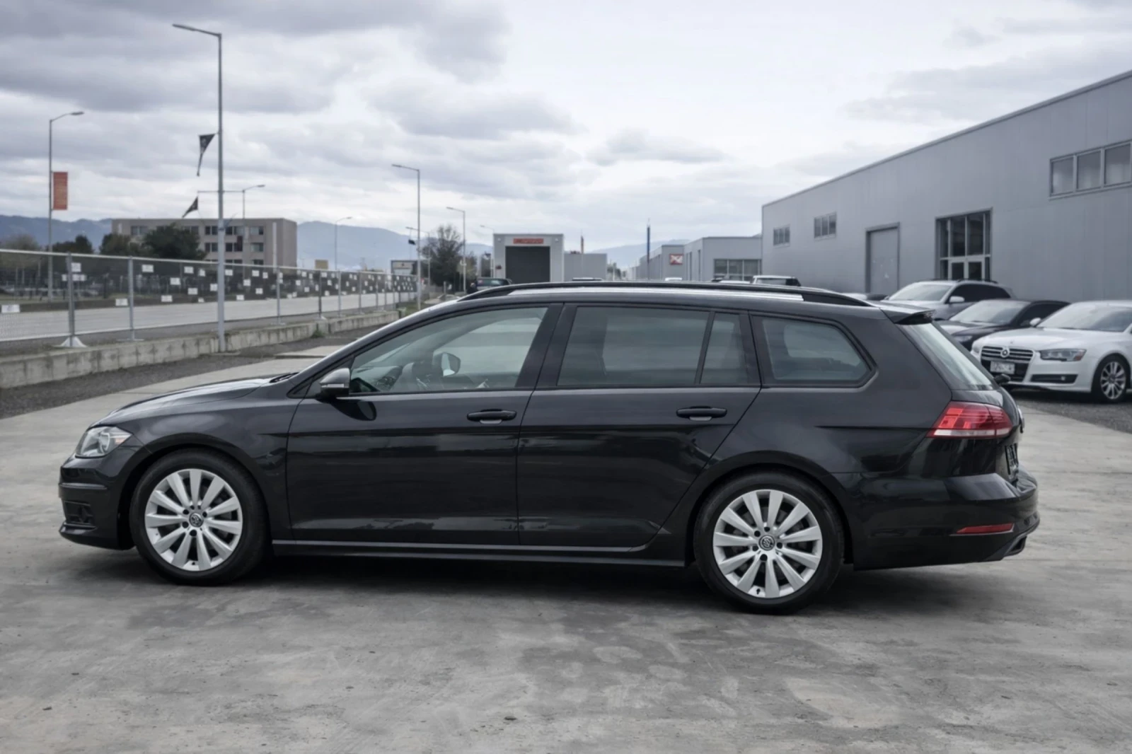 VW Golf 7 Face 1.6 TDI, снимка 6 - Автомобили и джипове - 53940373