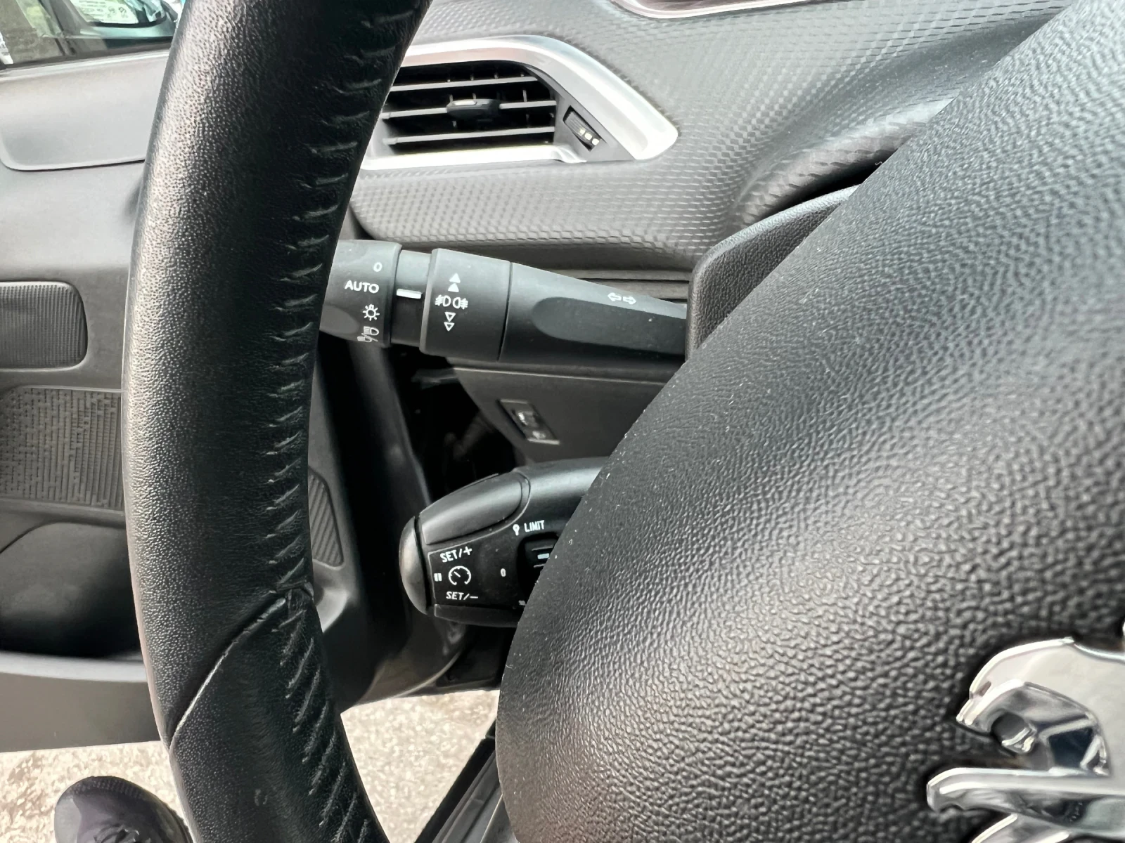 Peugeot 2008 1.6/Ehdi/NAVI/STYLE/TOP, снимка 14 - Автомобили и джипове - 54042491