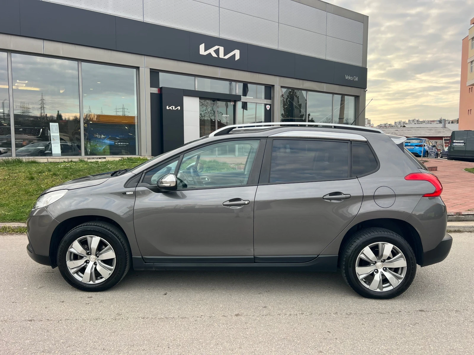 Peugeot 2008 1.6/Ehdi/NAVI/STYLE/TOP, снимка 4 - Автомобили и джипове - 54042491