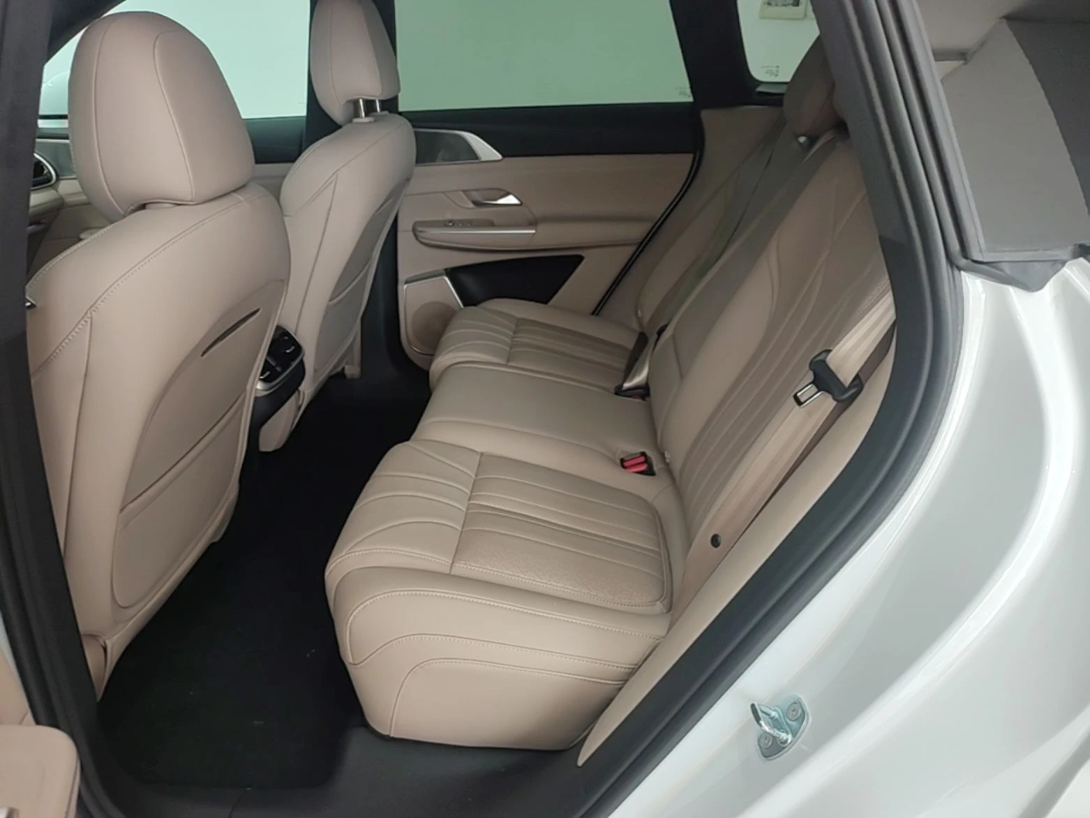 Xpeng G9 2026 Max RWD 93.1 kWh, снимка 14 - Автомобили и джипове - 54916686