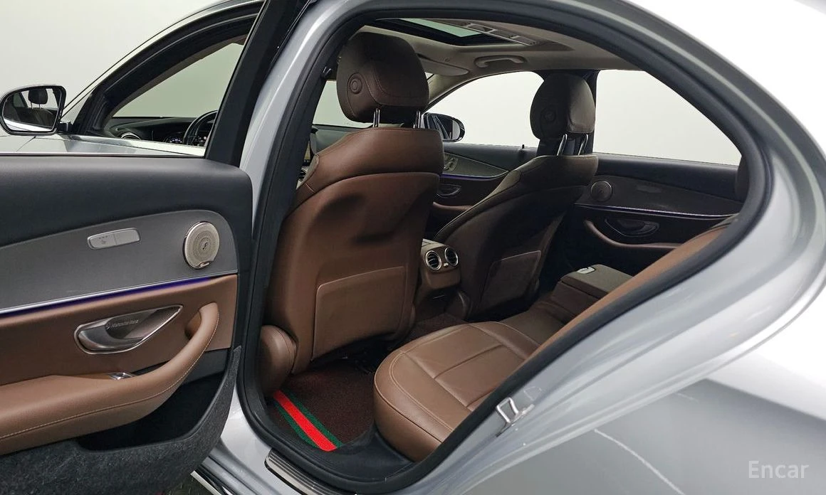 Mercedes-Benz E 300, снимка 11 - Автомобили и джипове - 55259331