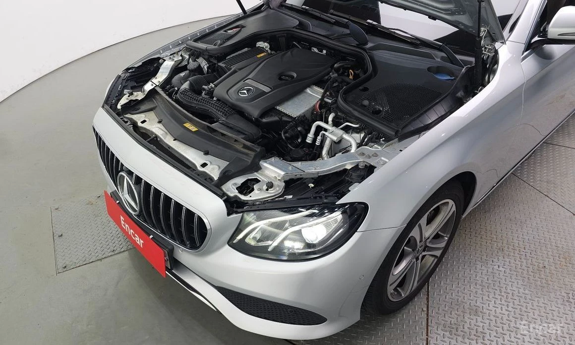 Mercedes-Benz E 300, снимка 6 - Автомобили и джипове - 55259331