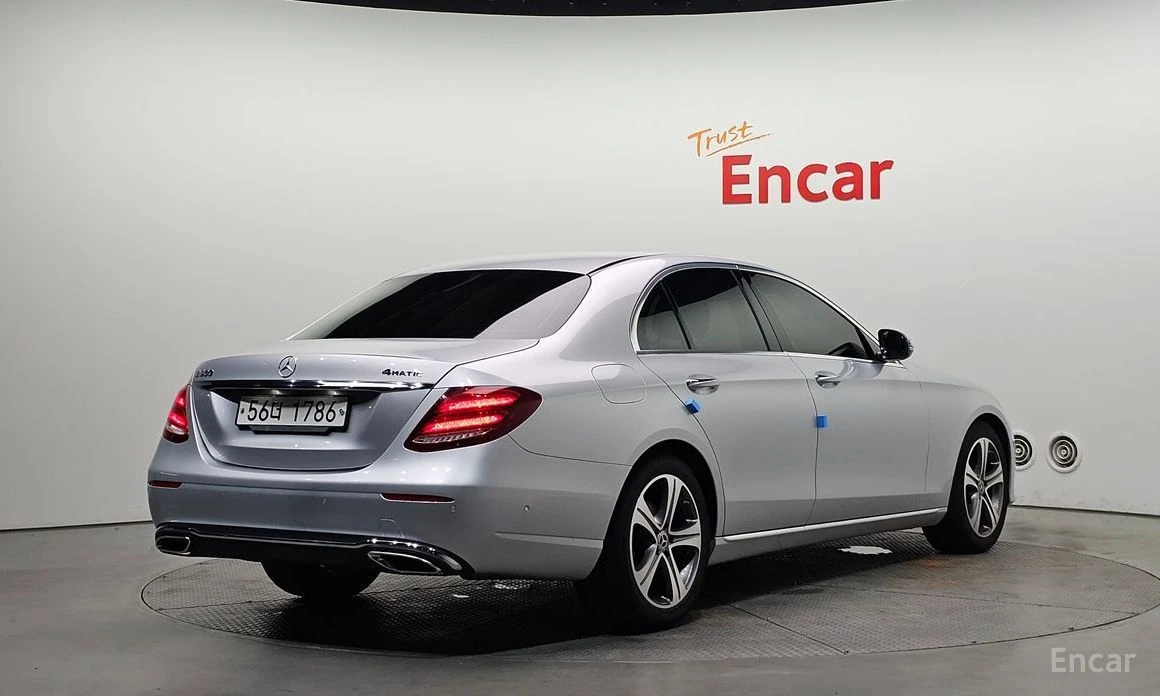 Mercedes-Benz E 300, снимка 2 - Автомобили и джипове - 55259331