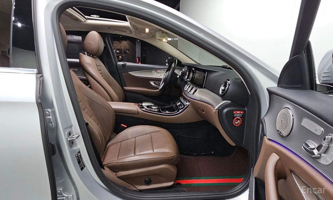 Mercedes-Benz E 300, снимка 12 - Автомобили и джипове - 55259331