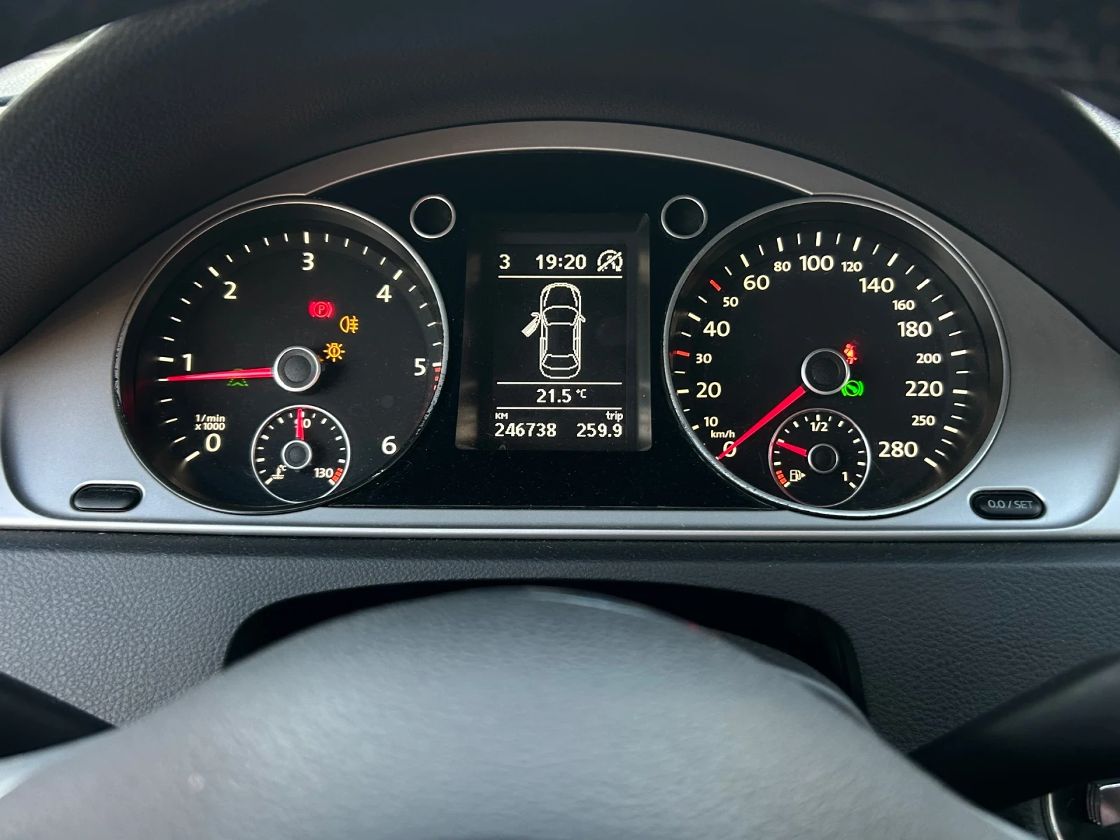VW CC 2.0TDI, снимка 8 - Автомобили и джипове - 55983995