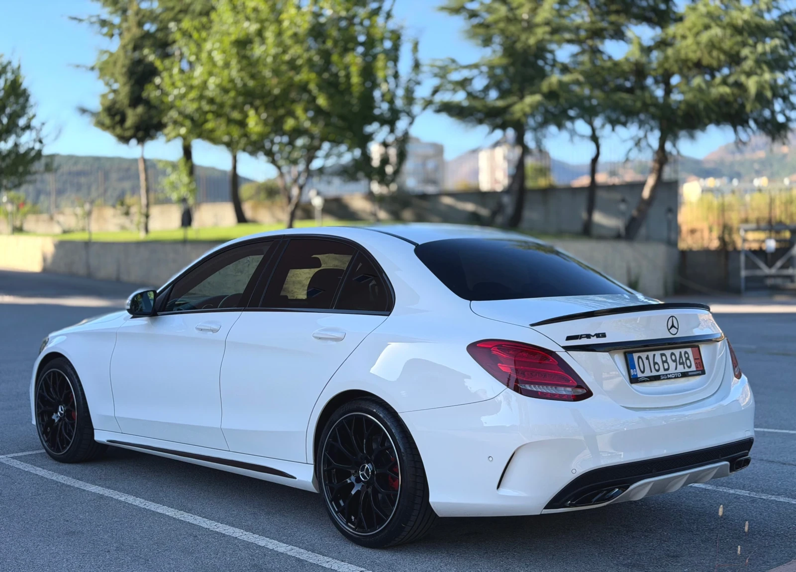 Mercedes-Benz C 220 AMG/187хил./Burmester/Head-Up/Дистроник/Multibeam, снимка 3 - Автомобили и джипове - 56011296