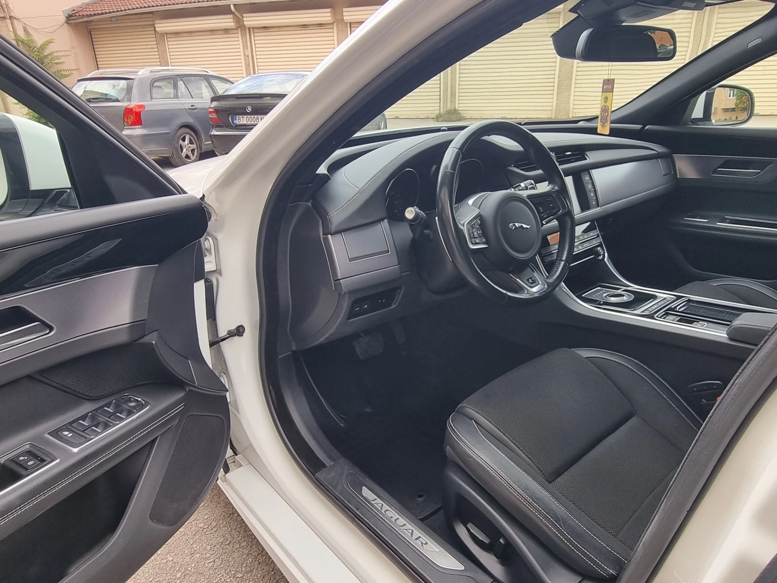 Jaguar Xf 2.0* 4X4* R-SPORT , снимка 11 - Автомобили и джипове - 56097613