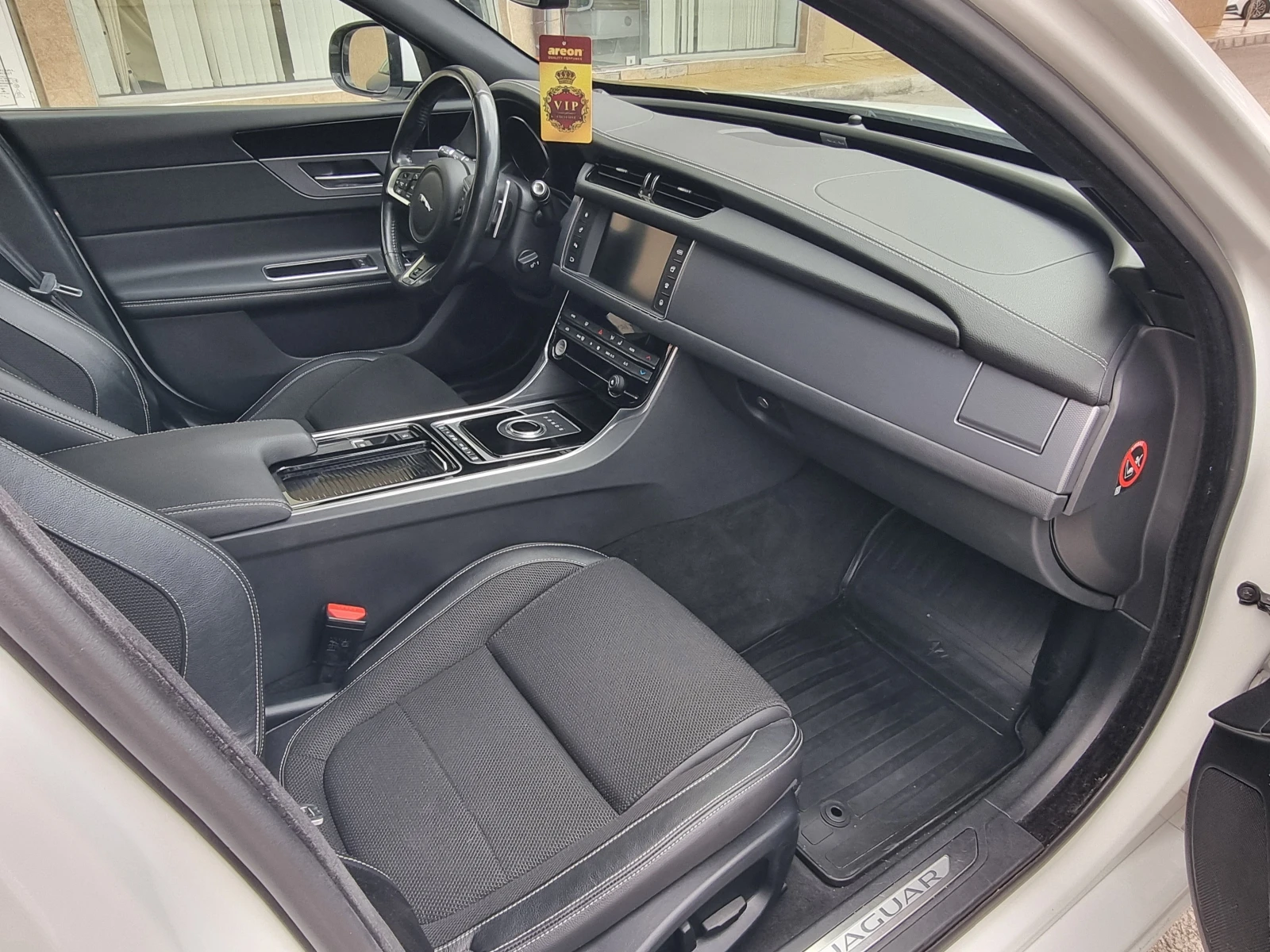 Jaguar Xf 2.0* 4X4* R-SPORT , снимка 13 - Автомобили и джипове - 56097613