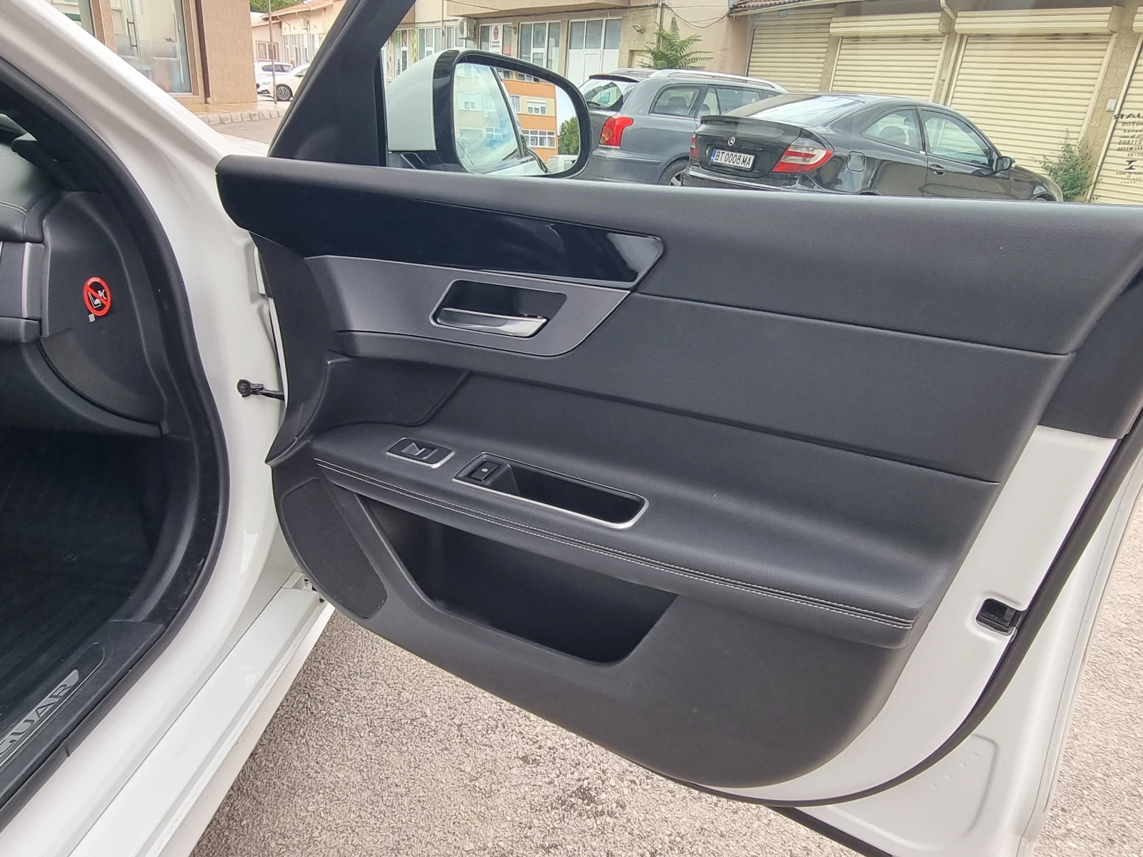 Jaguar Xf 2.0* 4X4* R-SPORT , снимка 15 - Автомобили и джипове - 56097613