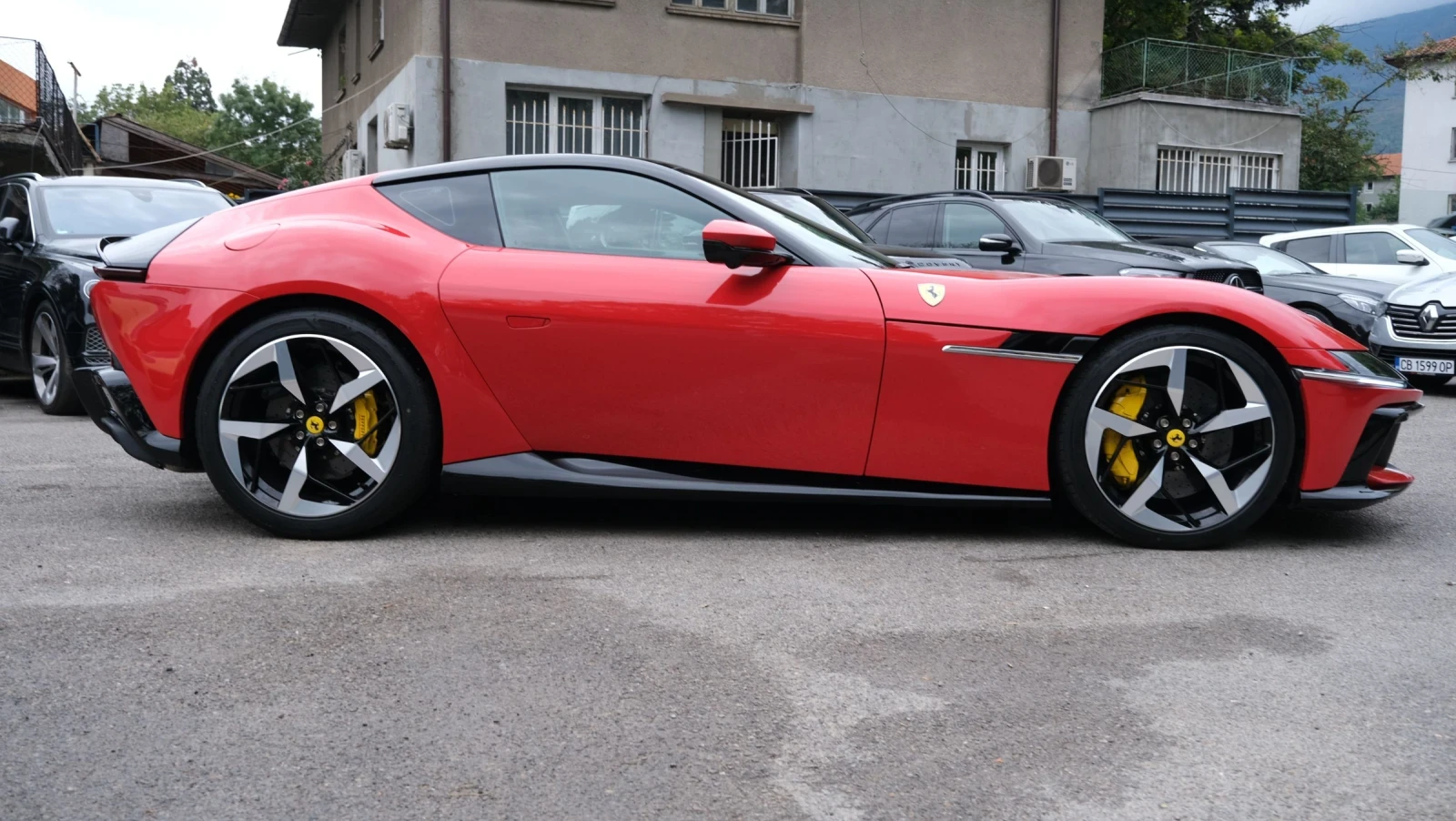 Ferrari 12 Cilindri ROSSO CORSA/Lift/Carbon Seats, снимка 4 - Автомобили и джипове - 56234823