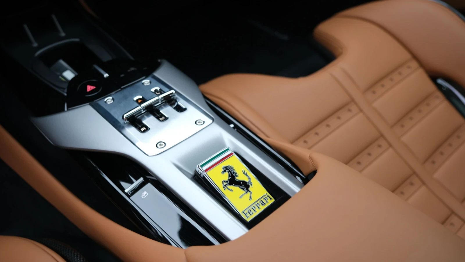 Ferrari 12 Cilindri ROSSO CORSA/Lift/Carbon Seats, снимка 12 - Автомобили и джипове - 56234823