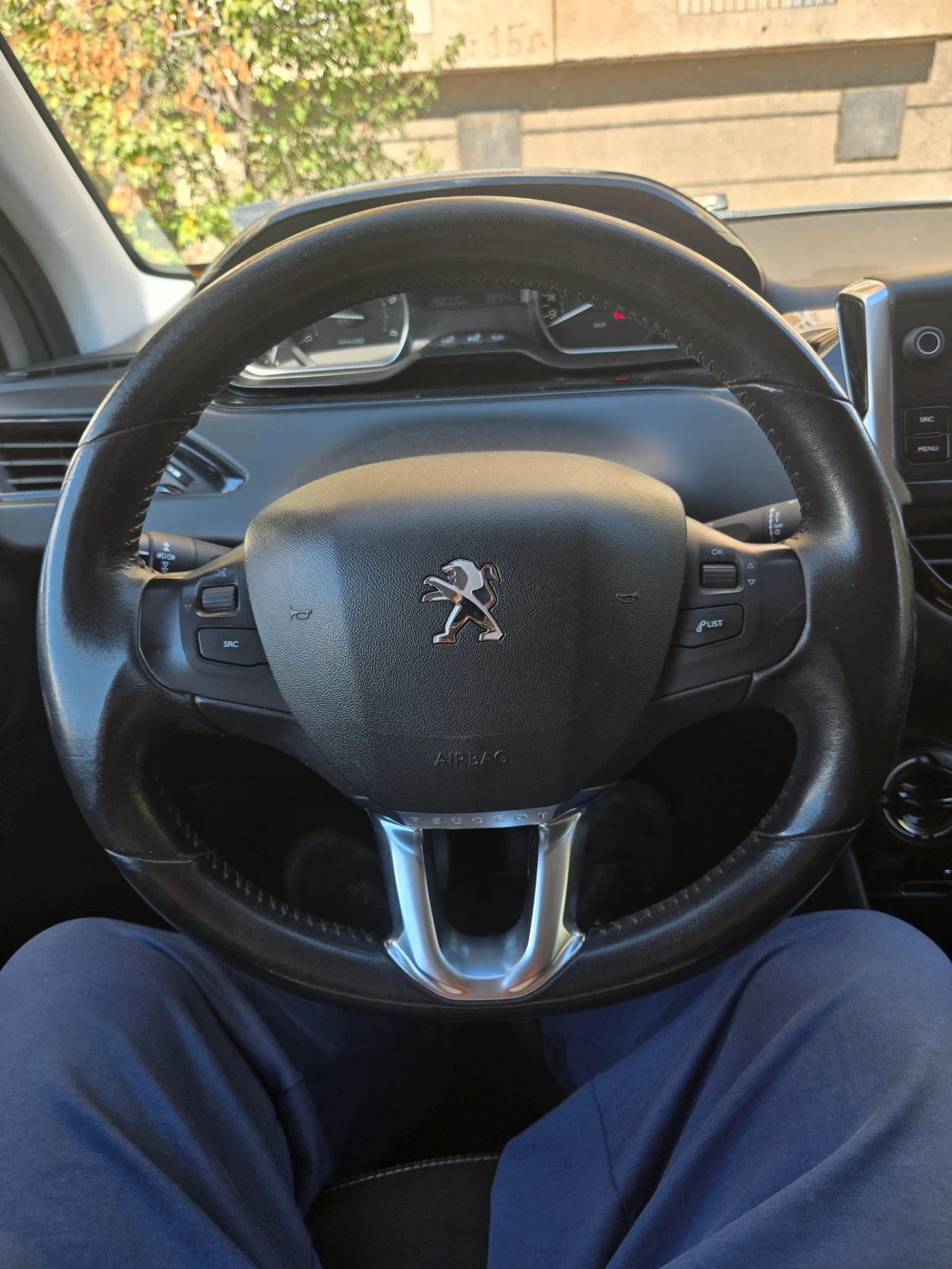 Peugeot 208 1.6 HDI, снимка 9 - Автомобили и джипове - 56244546