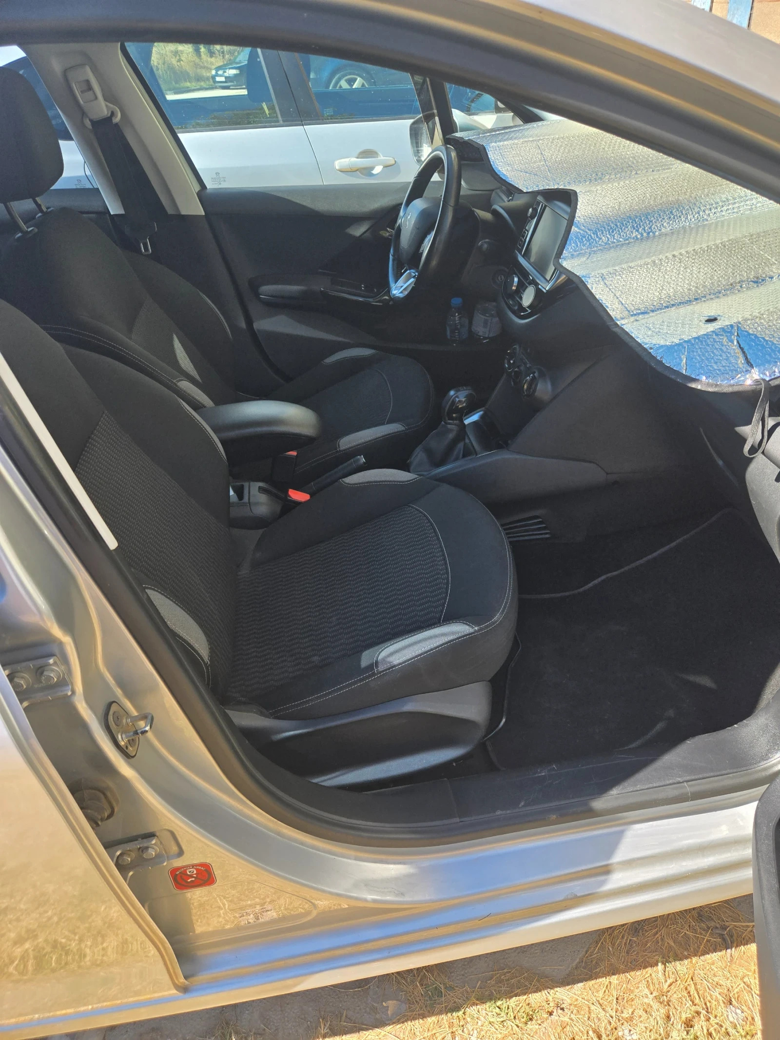 Peugeot 208 1.6 HDI, снимка 7 - Автомобили и джипове - 56244546