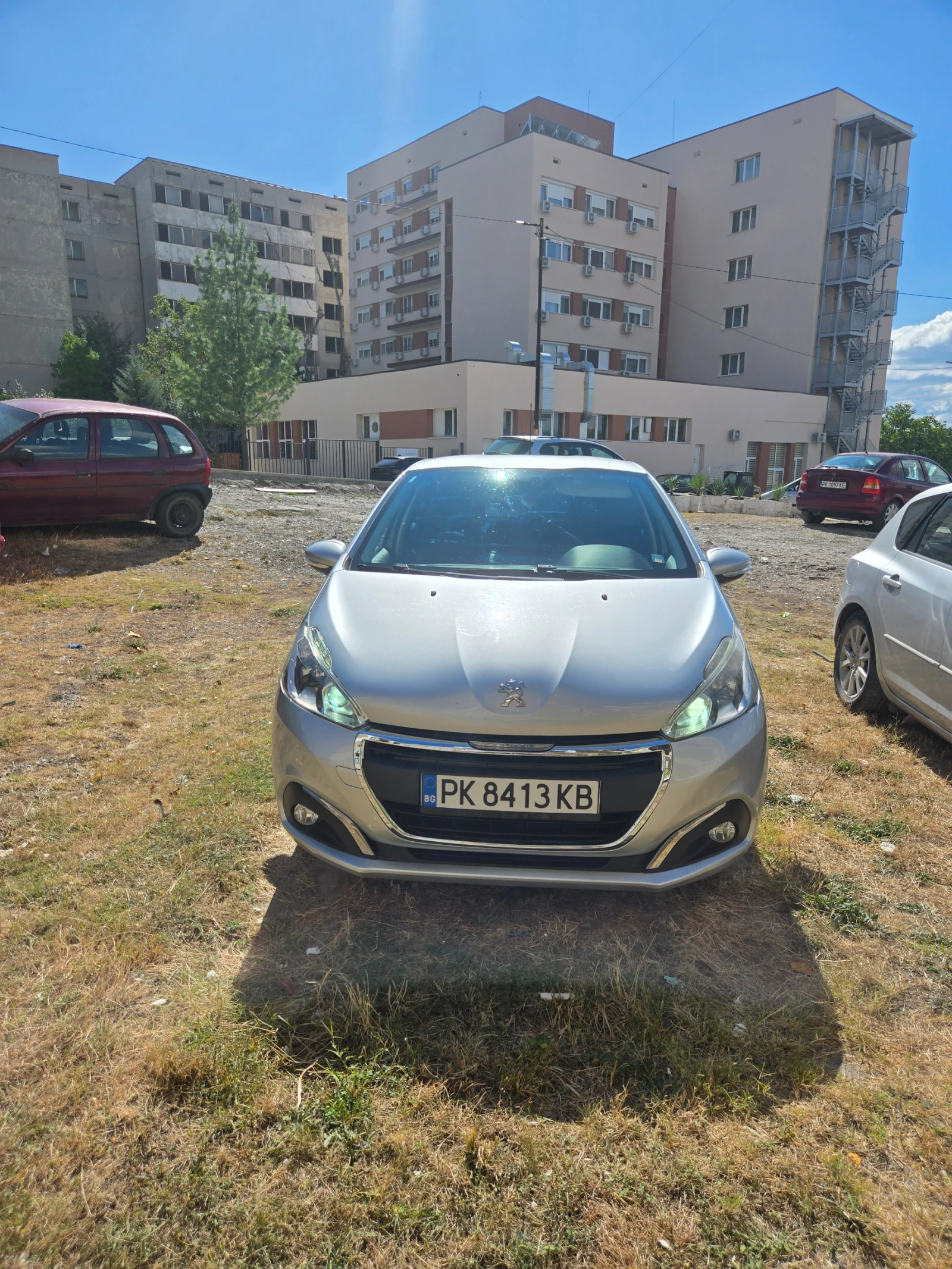 Peugeot 208 1.6 HDI, снимка 2 - Автомобили и джипове - 56244546