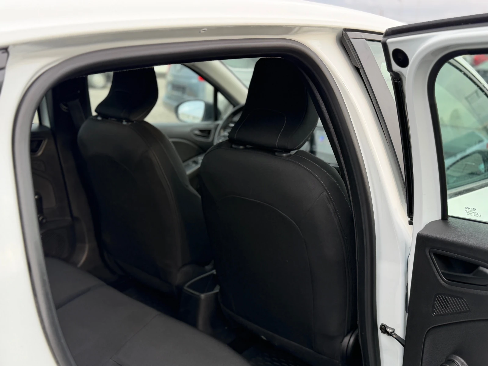 Renault Clio * EURO 6* , снимка 9 - Автомобили и джипове - 56651436