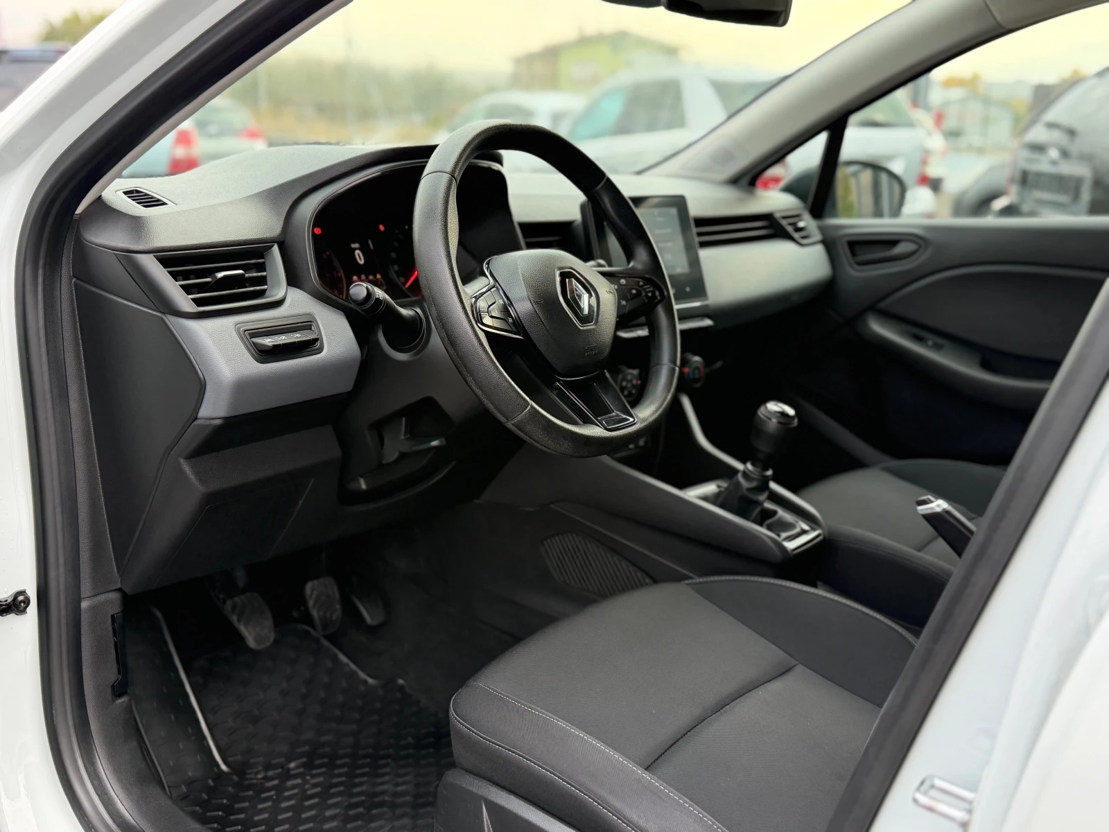 Renault Clio * EURO 6* , снимка 13 - Автомобили и джипове - 56651436