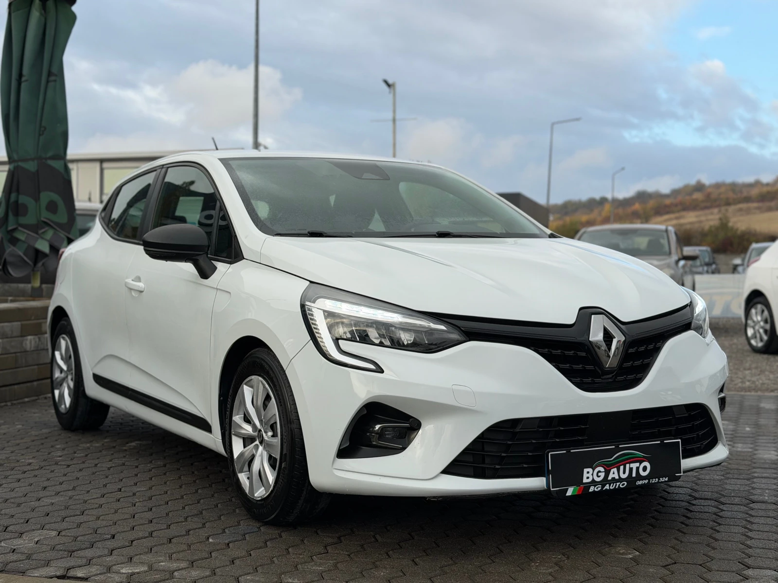 Renault Clio * EURO 6* , снимка 3 - Автомобили и джипове - 56651436