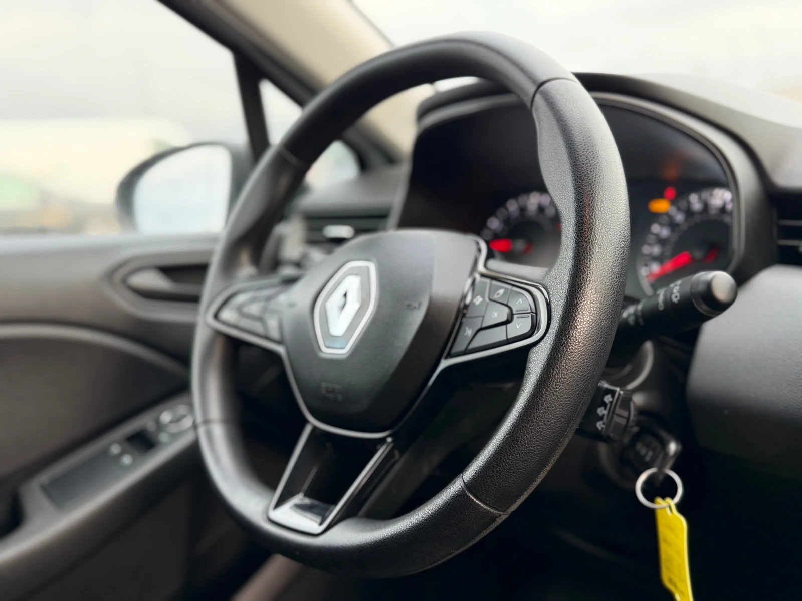 Renault Clio * EURO 6* , снимка 11 - Автомобили и джипове - 56651436