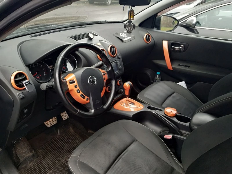 Nissan Qashqai 2.0, снимка 5 - Автомобили и джипове - 49475019