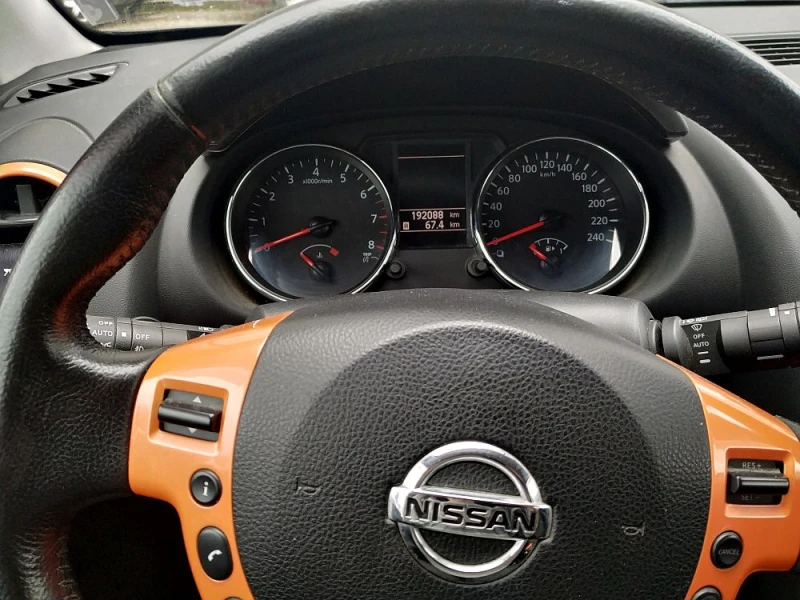 Nissan Qashqai 2.0, снимка 7 - Автомобили и джипове - 49475019