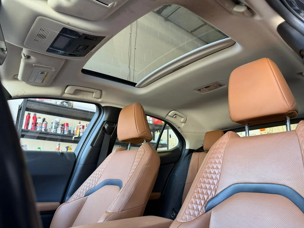 Lexus UX * 250h Luxury CVT * CARFAX * БЕЗ ПЪРВОНАЧАЛНА ВНОС - изображение 10