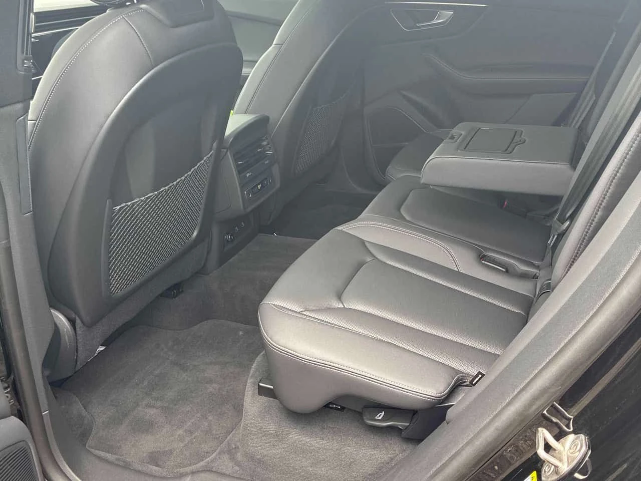Audi Q8 * Progressiv * CARFAX * ОПЦИЯ ЗА ФИНАНСИРАНЕ, снимка 11 - Автомобили и джипове - 55647542