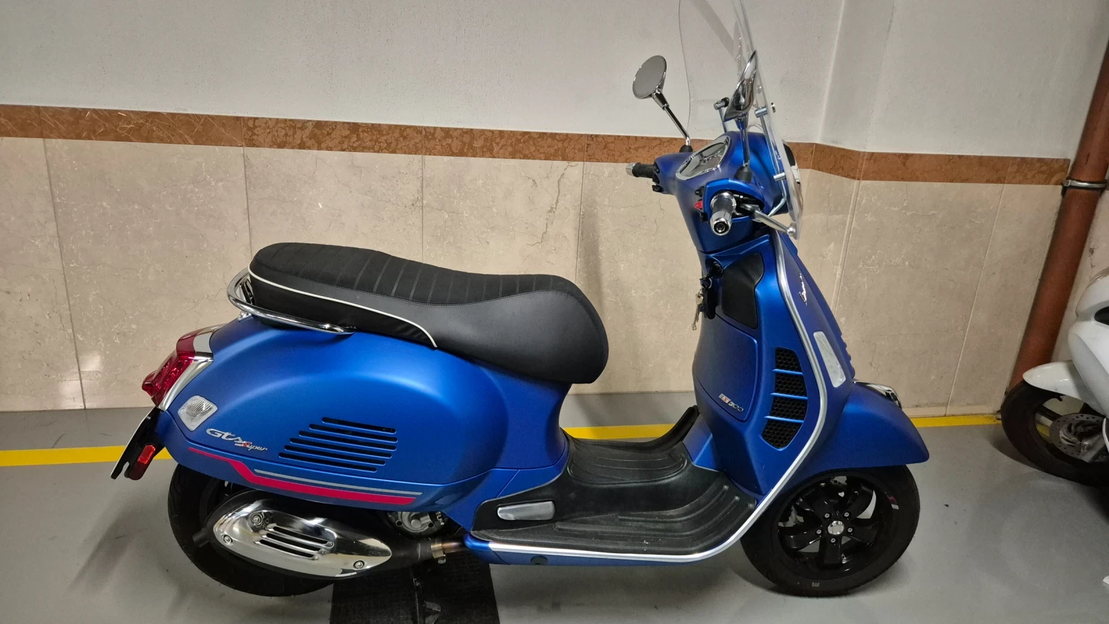 Vespa GTS 300 - изображение 2