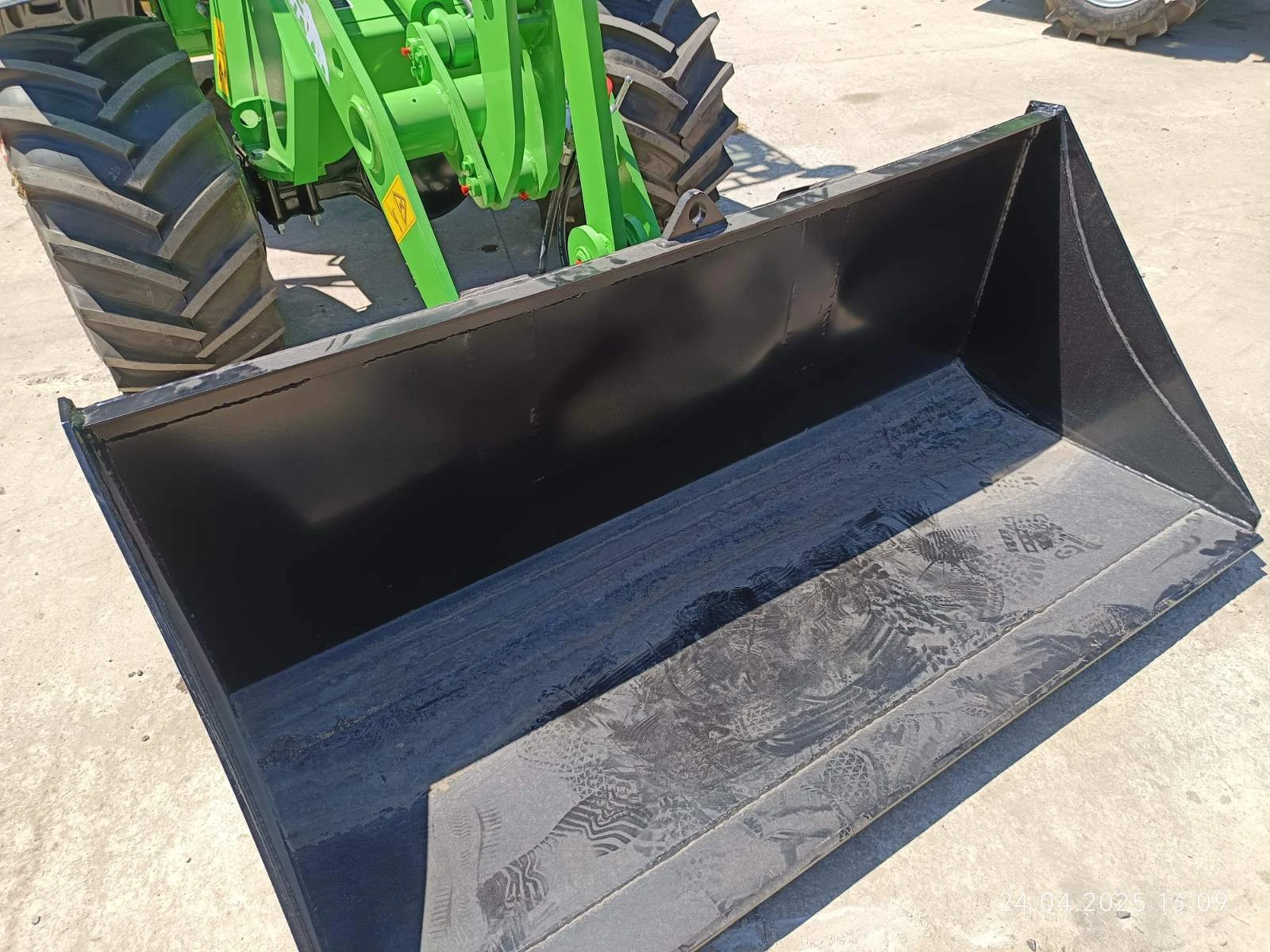 Телескопичен товарач Komatsu МАМУТ X -TRA - изображение 8