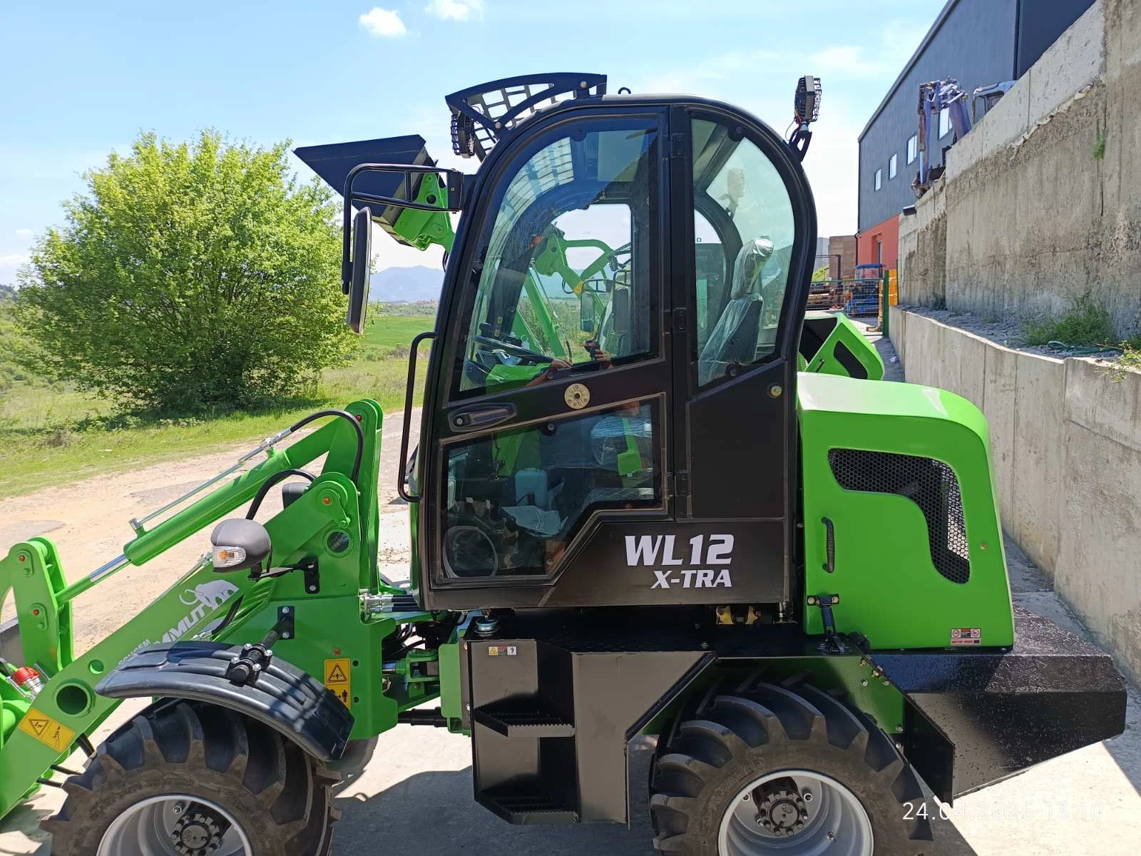Телескопичен товарач Komatsu МАМУТ X -TRA - изображение 5