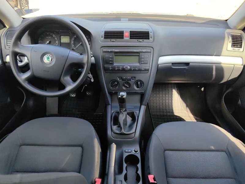 Skoda Octavia 1.9TDI* ПОДГРЕВ* ТЕМПОМАТ* РЕГИСТРИРАНА, снимка 6 - Автомобили и джипове - 52190839