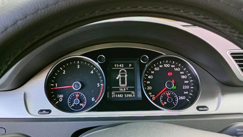 VW Passat, снимка 9 - Автомобили и джипове - 52501880