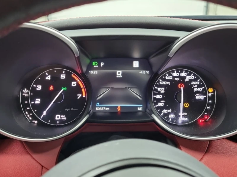 Alfa Romeo Giulia * TI SPORT * CARFAX * ЦЕНА ДО БГ, снимка 11 - Автомобили и джипове - 52722120