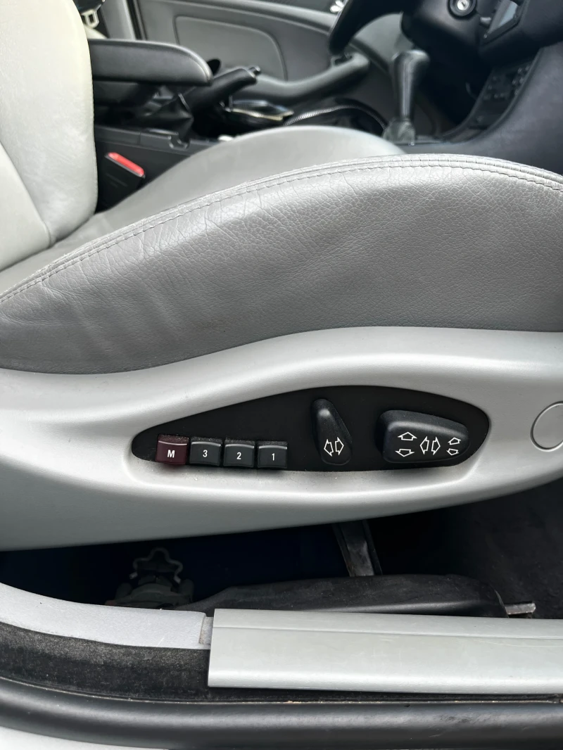 BMW 320, снимка 13 - Автомобили и джипове - 52835877