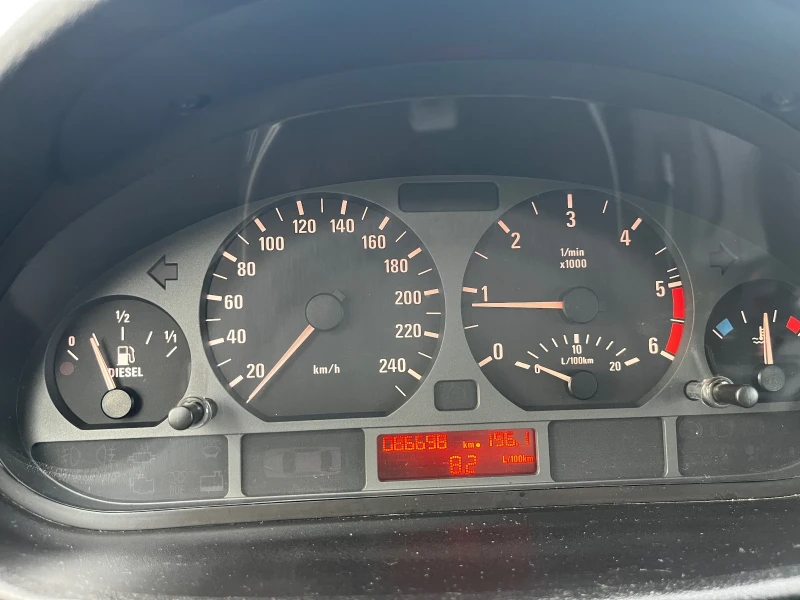 BMW 320, снимка 4 - Автомобили и джипове - 52835877