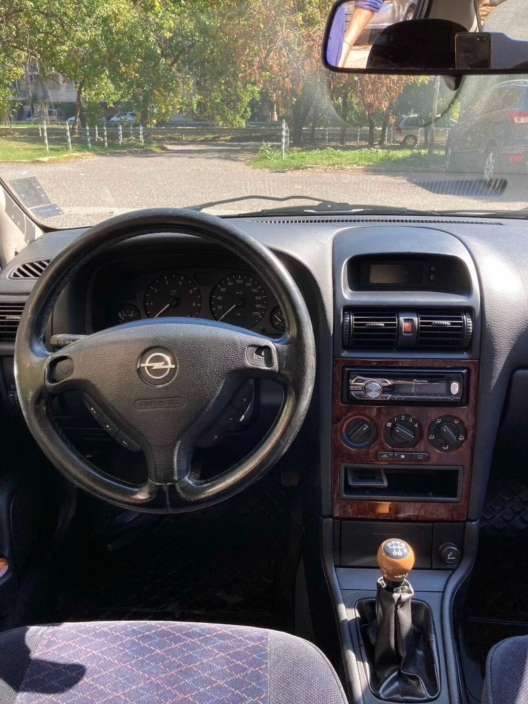 Opel Astra 1.4, снимка 10 - Автомобили и джипове - 52503761