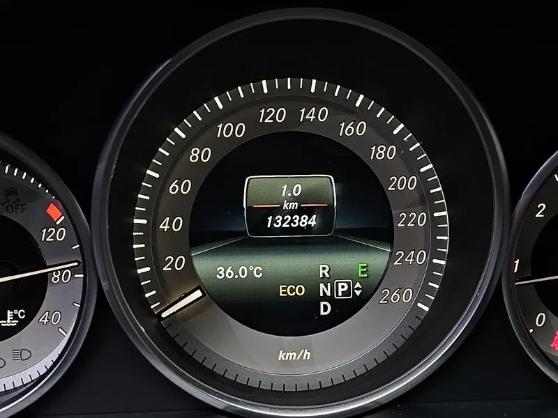Mercedes-Benz E 250 Bluetec 4Matic Avantgarde, снимка 8 - Автомобили и джипове - 55888731