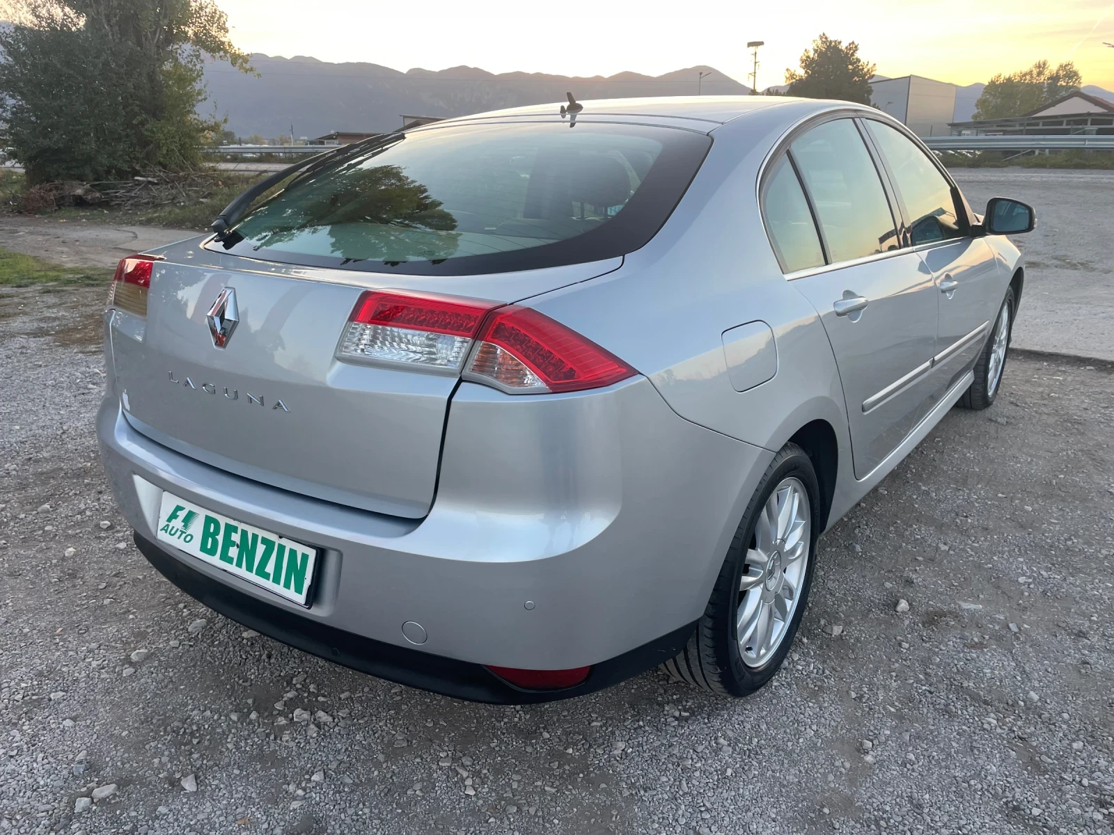 Renault Laguna 2.0i-INITIALE-TOP-ITALIA - изображение 9