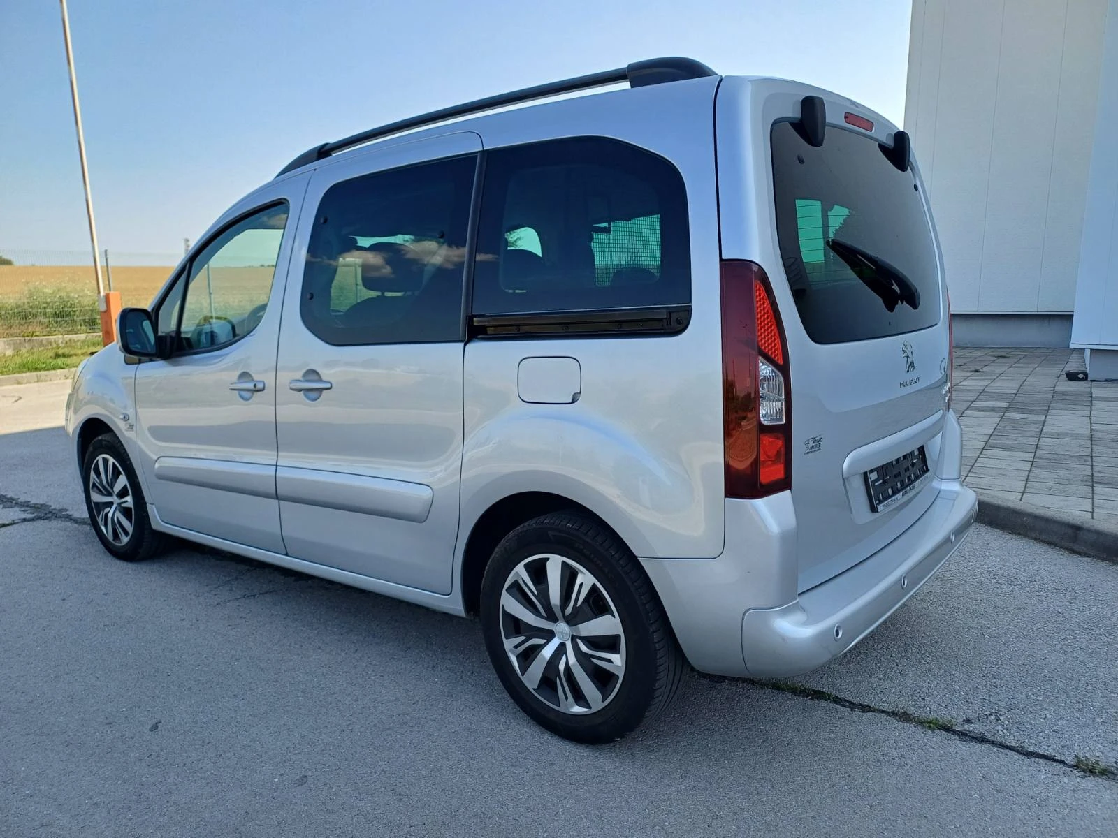 Peugeot Partner Tepee 1.6 HDI 115k.s. - изображение 6