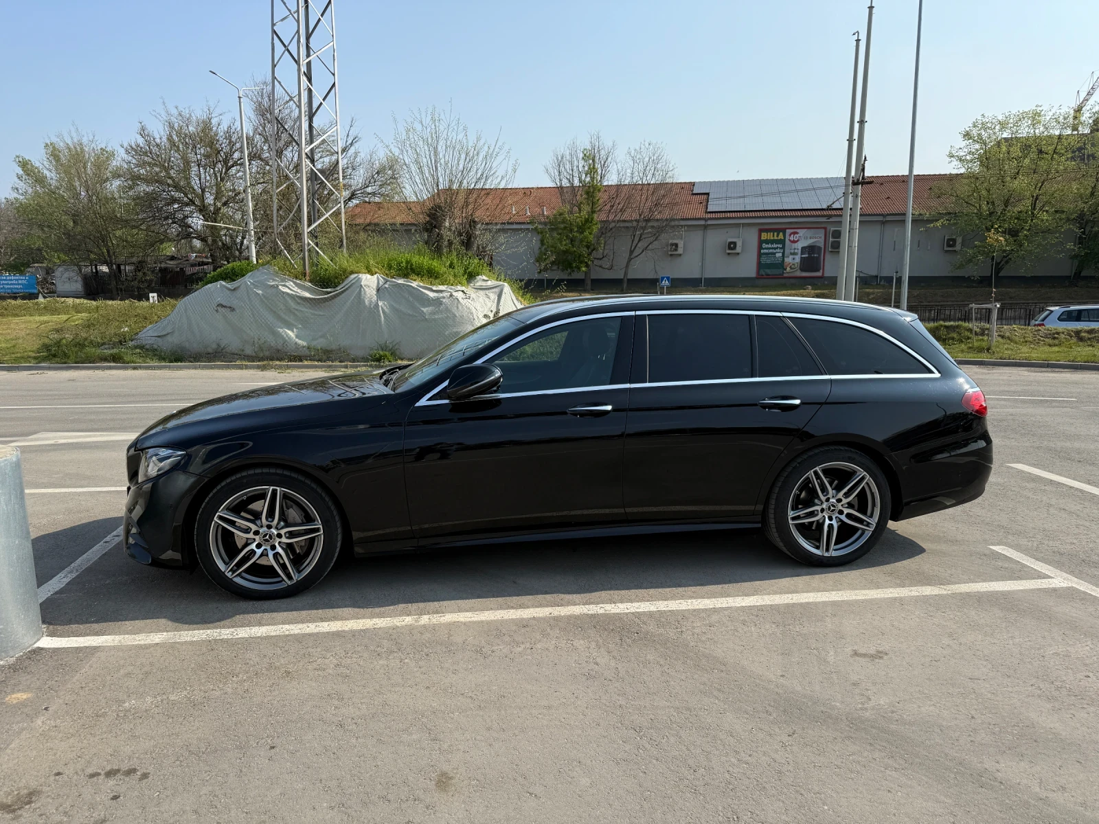 Mercedes-Benz E 220 AMG-LINE* DISTRNIC+ * MULTIBEAM LED* 4 MATIC, снимка 3 - Автомобили и джипове - 54234954