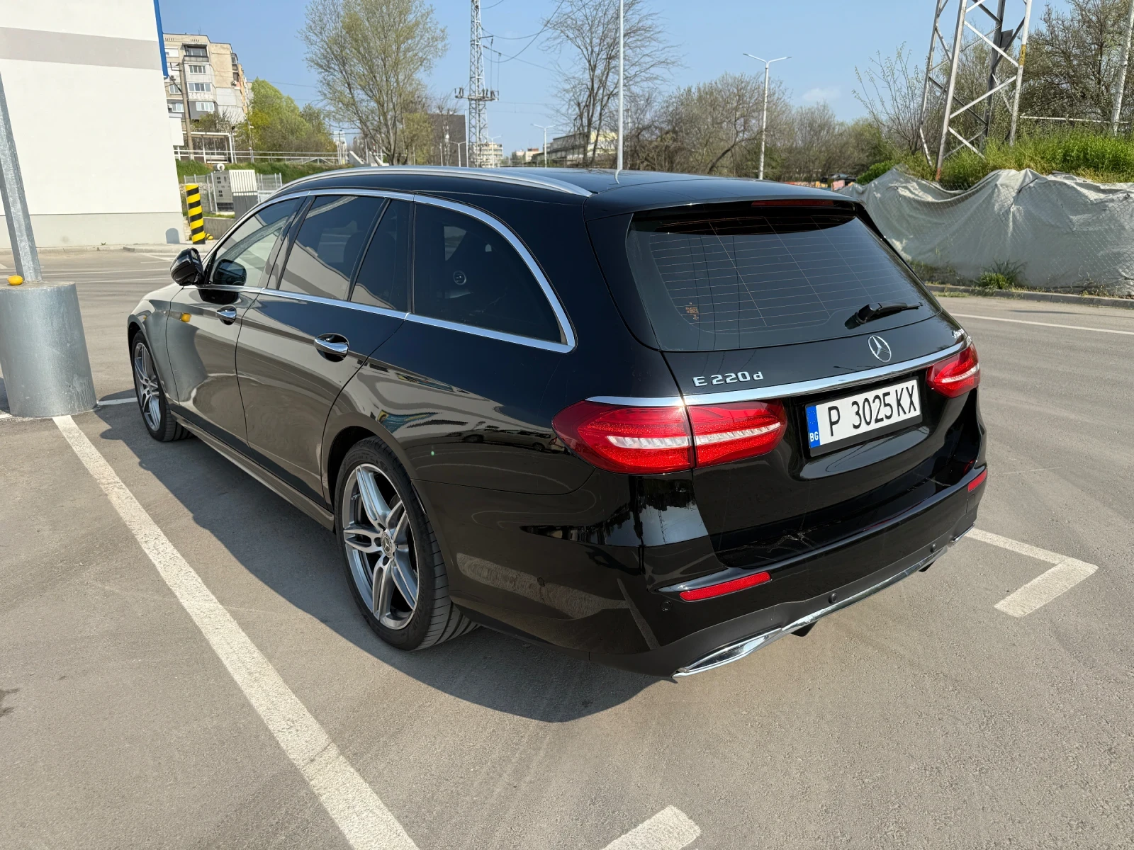 Mercedes-Benz E 220 AMG-LINE* DISTRNIC+ * MULTIBEAM LED* 4 MATIC, снимка 5 - Автомобили и джипове - 54234954