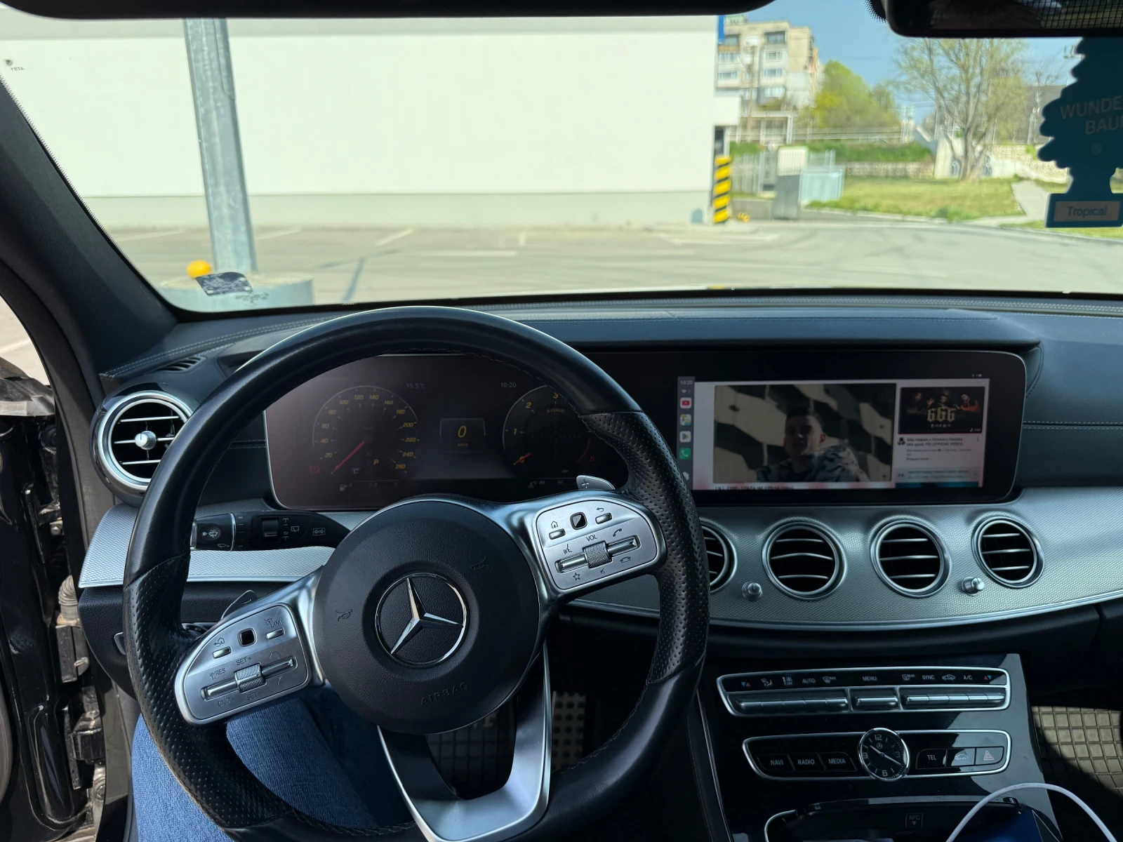 Mercedes-Benz E 220 AMG-LINE* DISTRNIC+ * MULTIBEAM LED* 4 MATIC, снимка 12 - Автомобили и джипове - 54234954