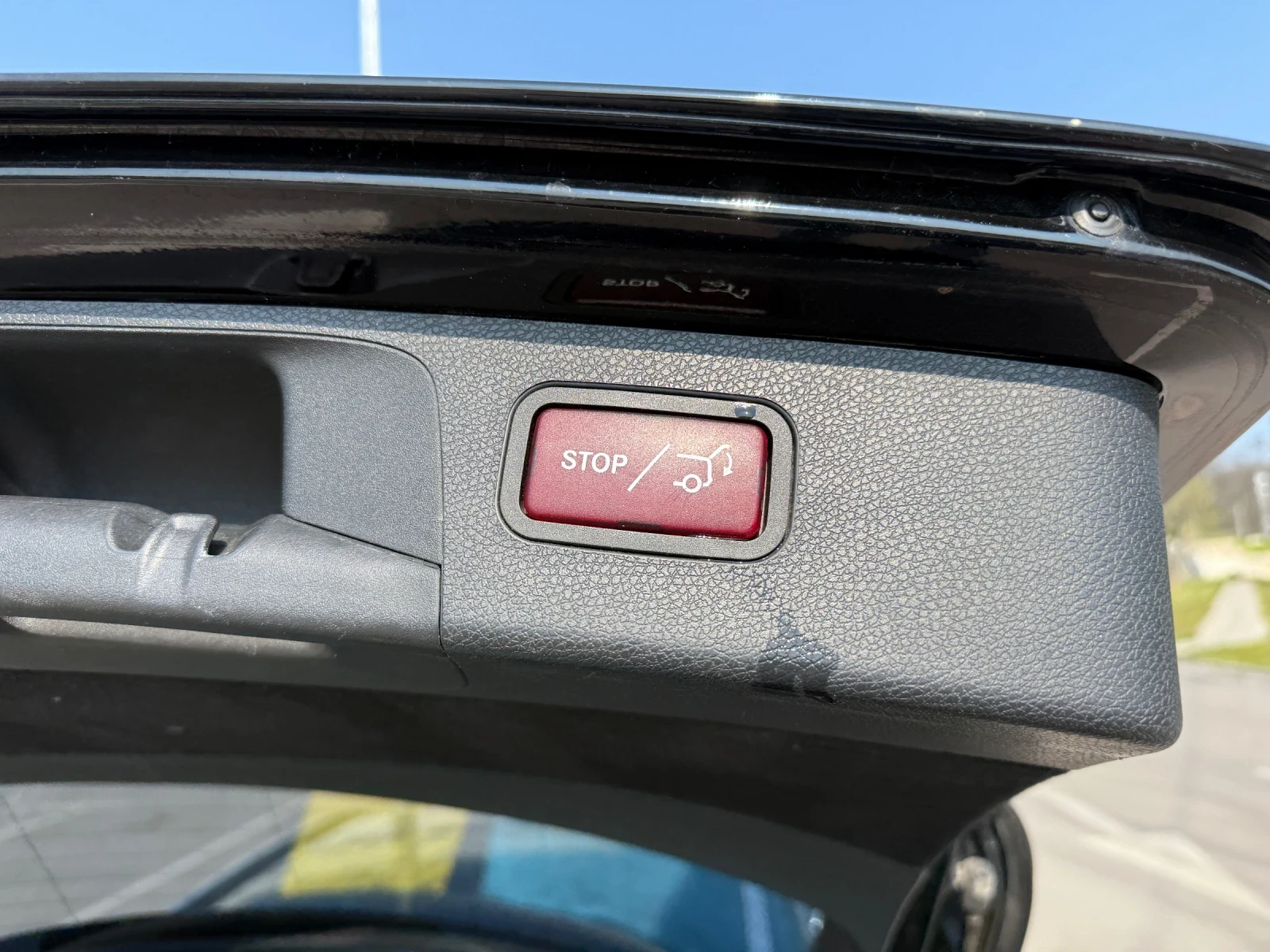 Mercedes-Benz E 220 AMG-LINE* DISTRNIC+ * MULTIBEAM LED* 4 MATIC, снимка 13 - Автомобили и джипове - 54234954