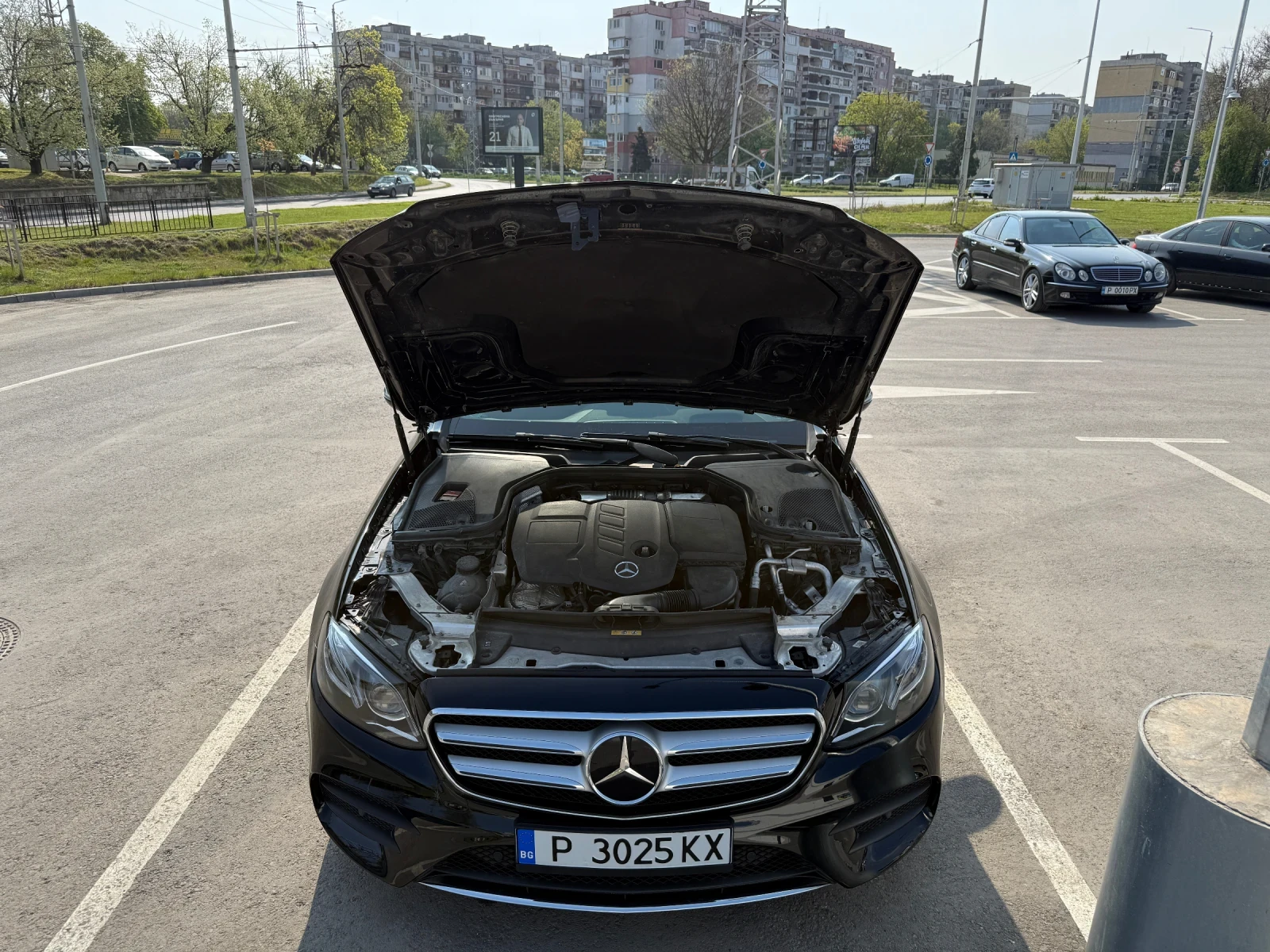 Mercedes-Benz E 220 AMG-LINE* DISTRNIC+ * MULTIBEAM LED* 4 MATIC, снимка 10 - Автомобили и джипове - 54234954